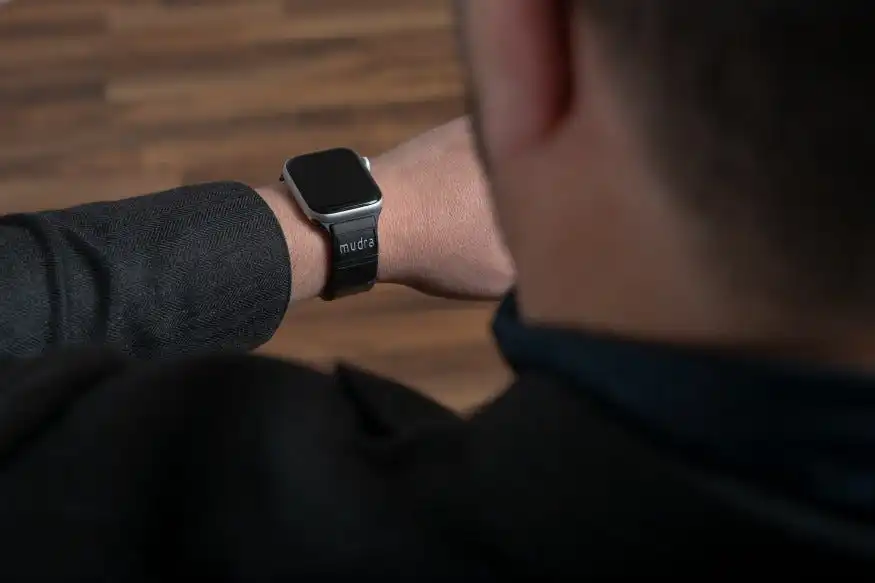 ساعت هوشمند اپل صفحه مستطیلی بند مشکی